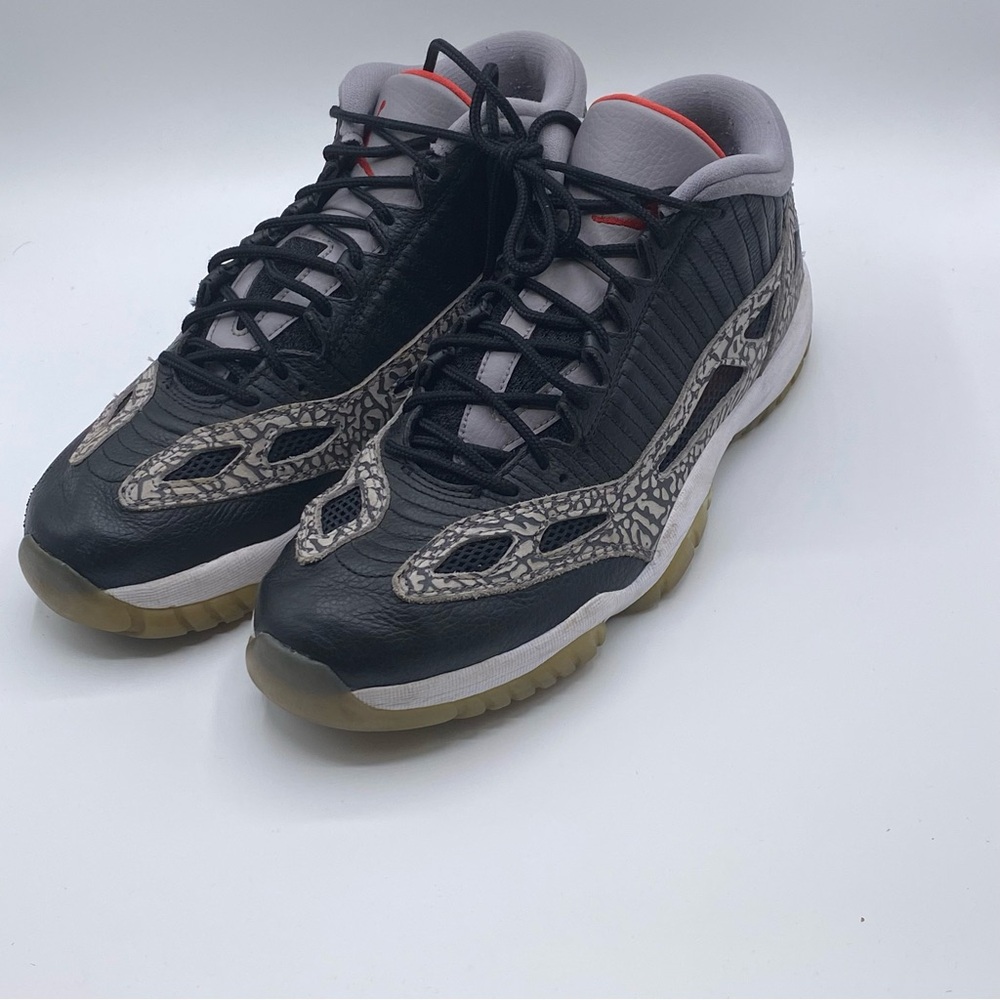 Jordan 11 Retro Low IE‎ 'Black Cement'